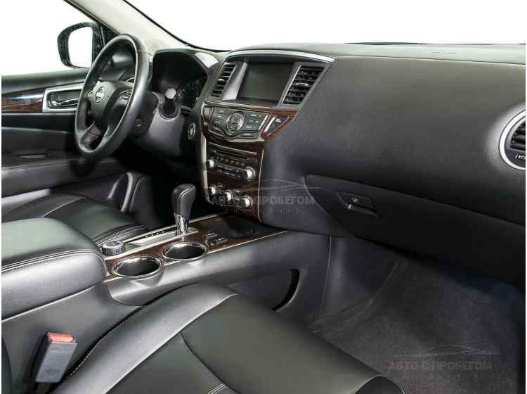 Nissan Pathfinder IV