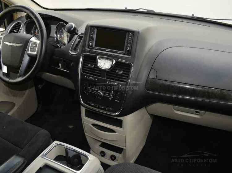 Chrysler Town & Country V Рестайлинг