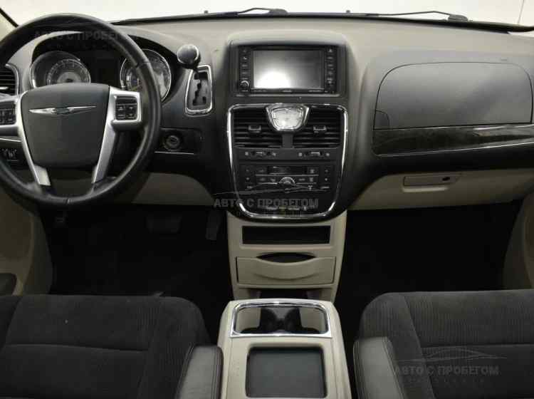 Chrysler Town & Country V Рестайлинг