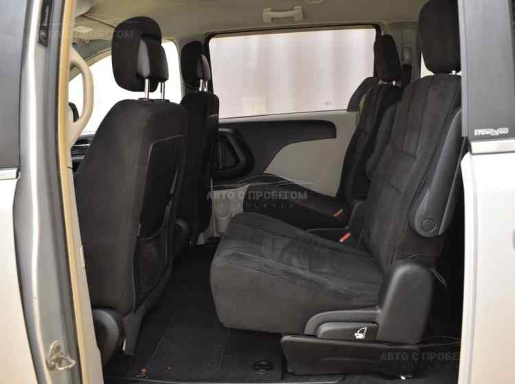 Chrysler Town & Country V Рестайлинг