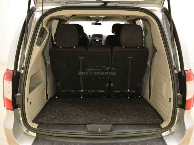 Chrysler Town & Country V Рестайлинг