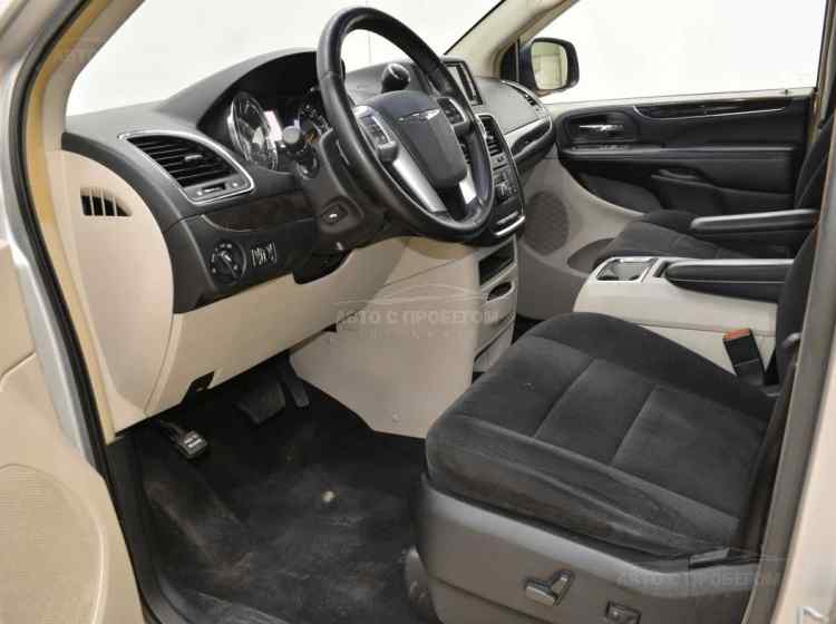 Chrysler Town & Country V Рестайлинг