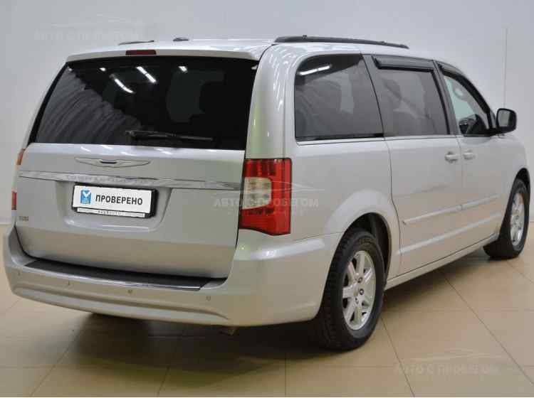 Chrysler Town & Country V Рестайлинг