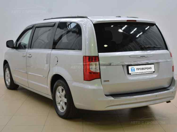 Chrysler Town & Country V Рестайлинг