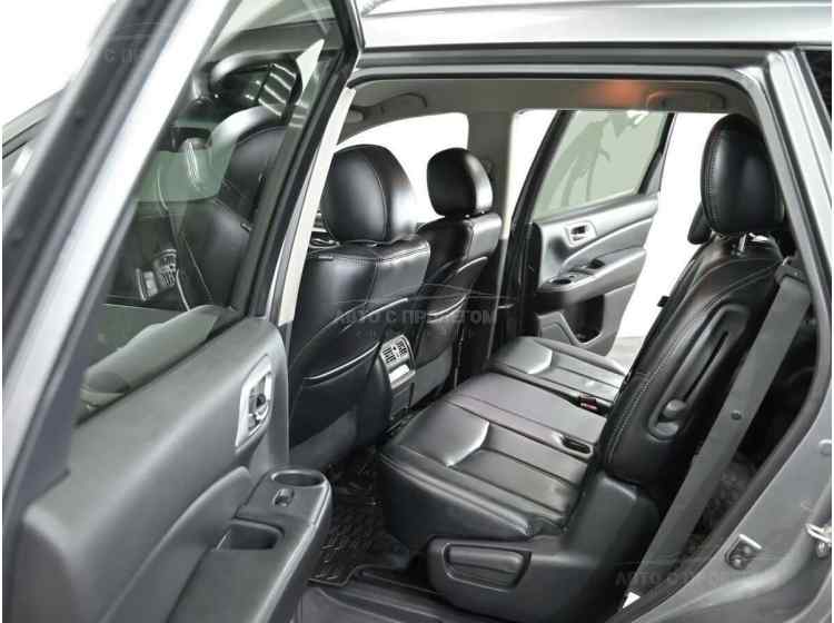 Nissan Pathfinder IV