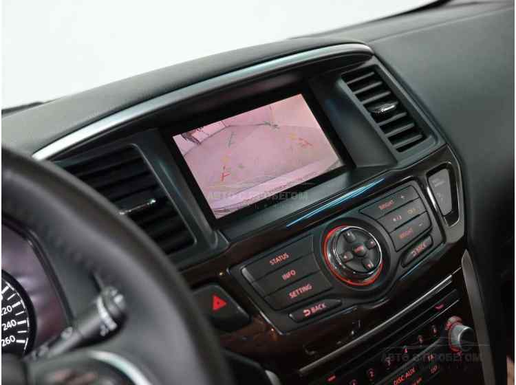 Nissan Pathfinder IV