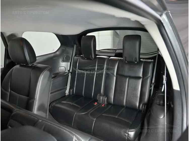 Nissan Pathfinder IV