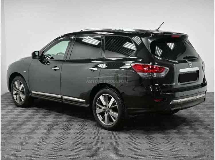 Nissan Pathfinder IV